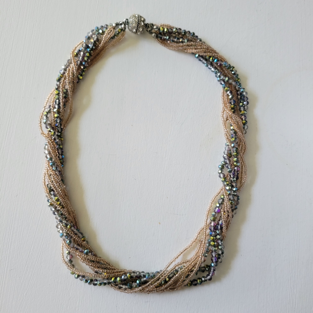 Elegant Multicolor Beaded Necklace